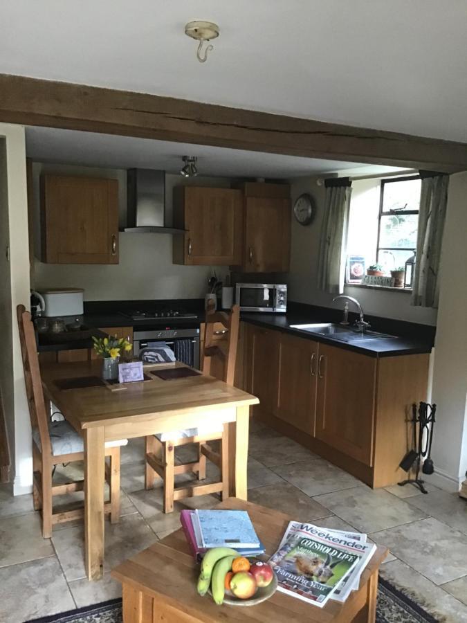 Dove Cottage Bisley  エクステリア 写真