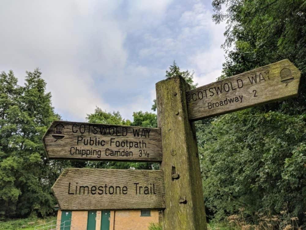 Dove Cottage Bisley  エクステリア 写真
