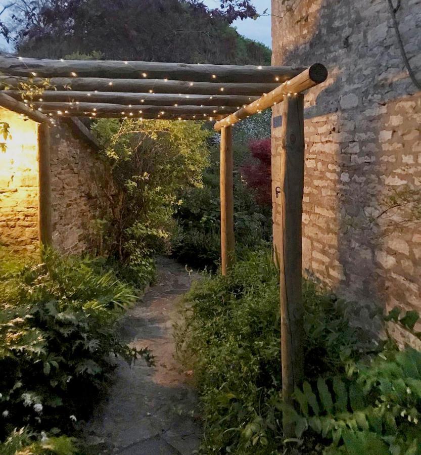 Dove Cottage Bisley  エクステリア 写真