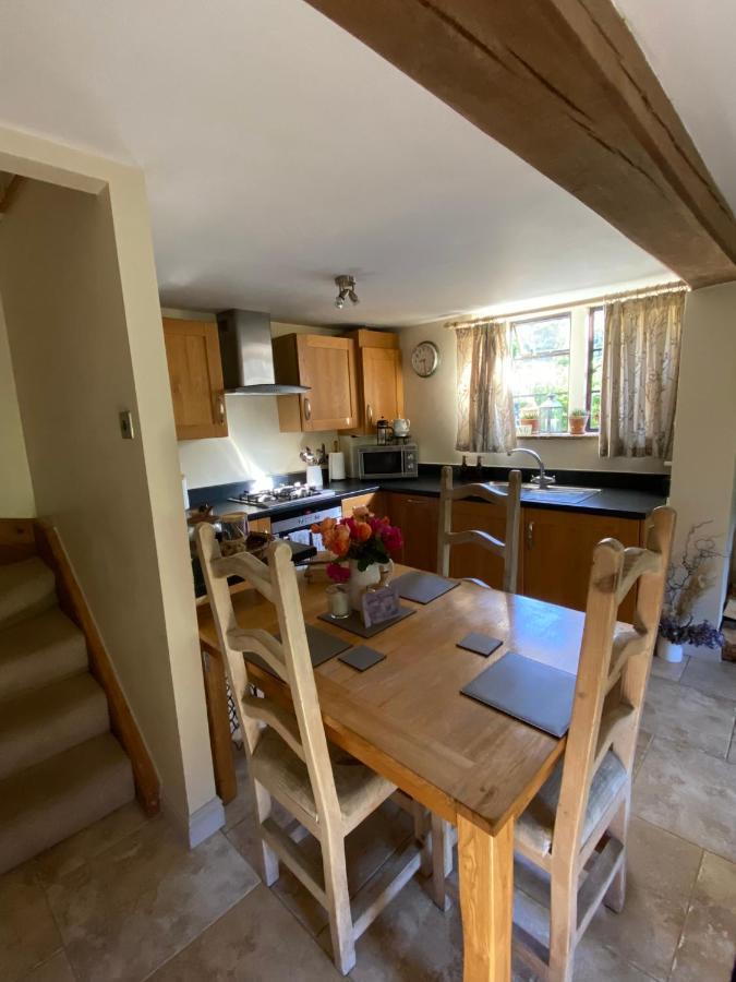 Dove Cottage Bisley  エクステリア 写真