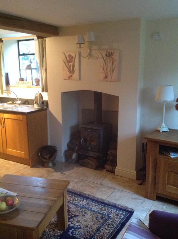Dove Cottage Bisley  エクステリア 写真
