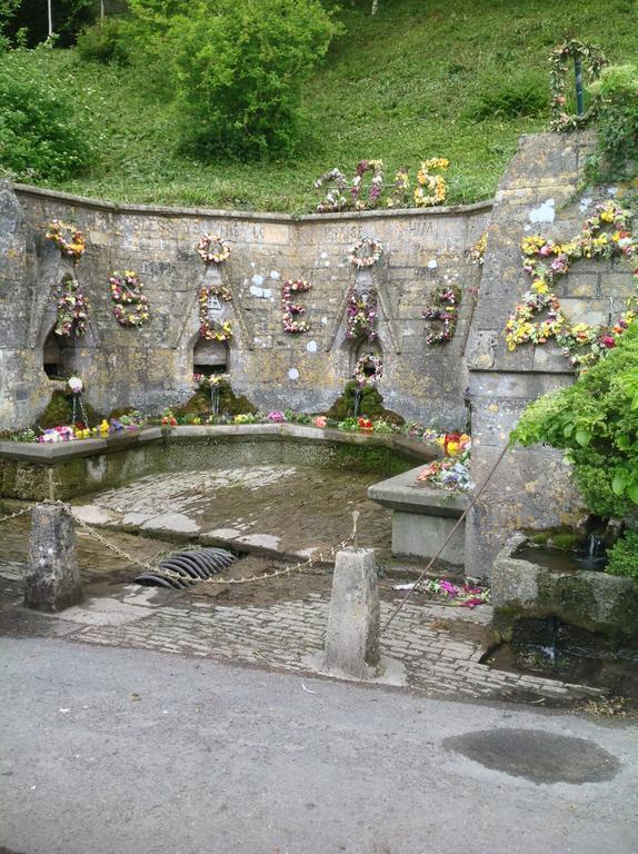 Dove Cottage Bisley  エクステリア 写真