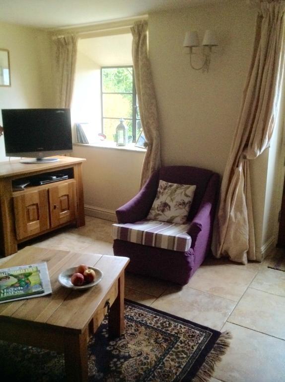 Dove Cottage Bisley  エクステリア 写真