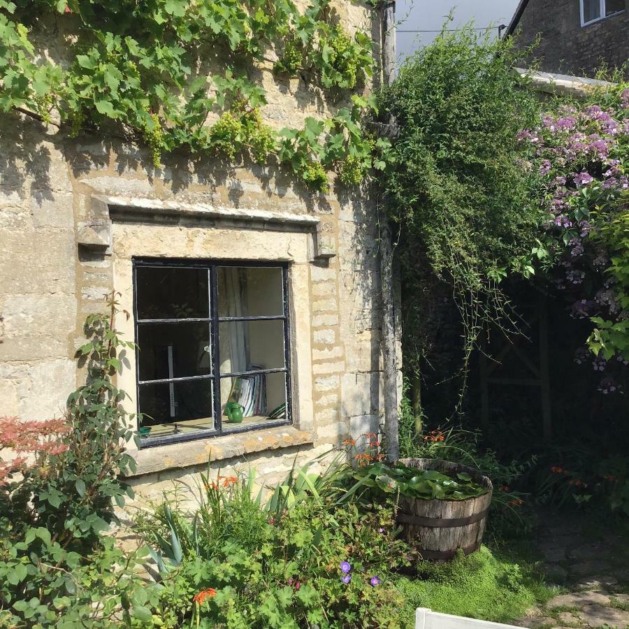 Dove Cottage Bisley  エクステリア 写真
