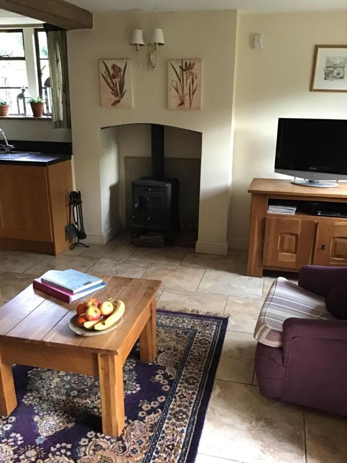 Dove Cottage Bisley  エクステリア 写真